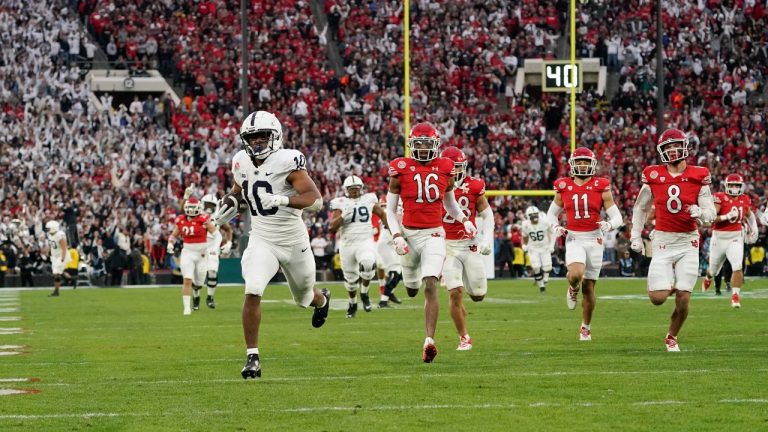 Penn State running back Nicholas Singleton (10) runs toward the end zone for a touch down during the second half in the Rose Bowl NCAA college football game against Utah Monday, Jan. 2, 2023, in Pasadena, Calif. (Mark J. Terrill/AP Photo)