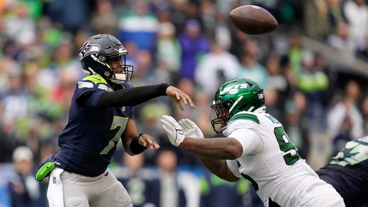 Seahawks keep playoff hopes alive with win, eliminate Jets - The Columbian