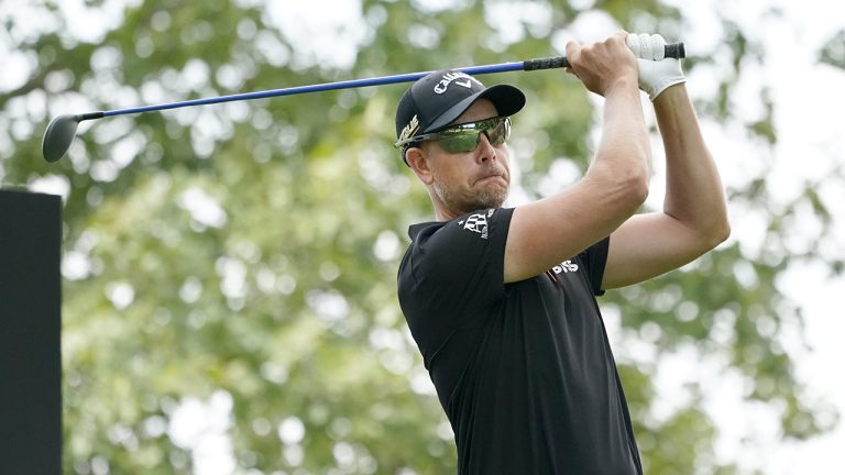 Henrik Stenson watches his tee shot on the fourth hold during the final round of the LIV Golf Invitational-Chicago tournament Sunday, Sept. 18, 2022, in Sugar Hill, Ill. (Charles Rex Arbogast/AP)