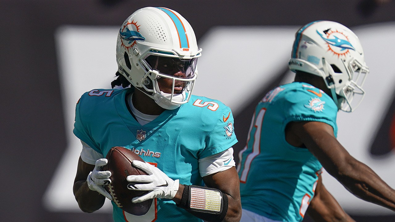 Dolphins' Thompson (thumb) leaves game, Bridgewater in