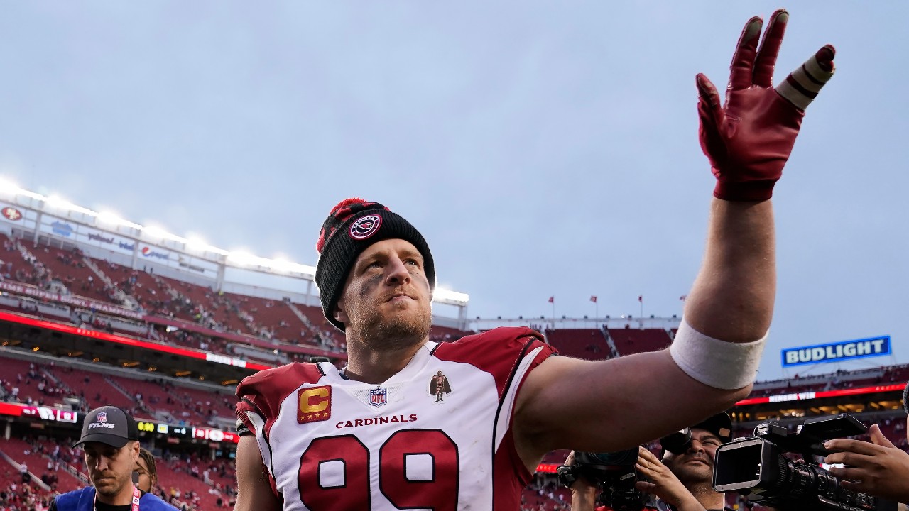 JJ Watt had to put on a very tight T-shirt after the Rockets called him out