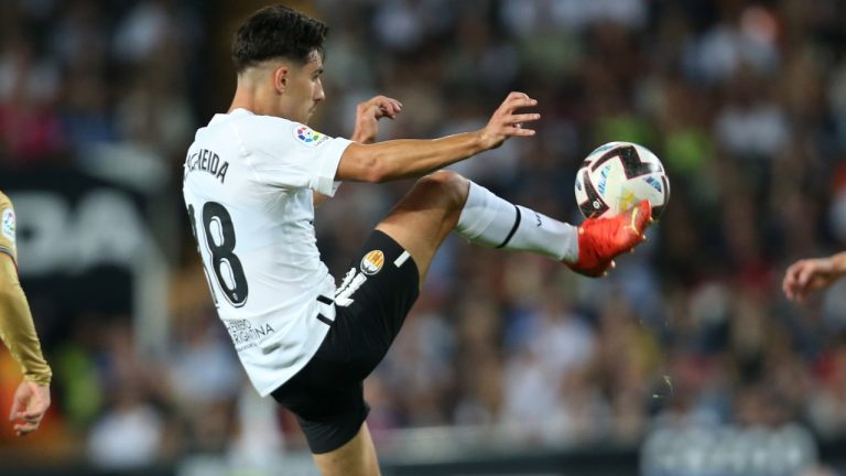 Valencia's Andre Almeida, centre, controls the ball during a Spanish La Liga soccer match between Valencia and Barcelona at the Mestalla stadium in Valencia, Spain, Saturday, Oct. 29, 2022. (Alberto Saiz/AP)