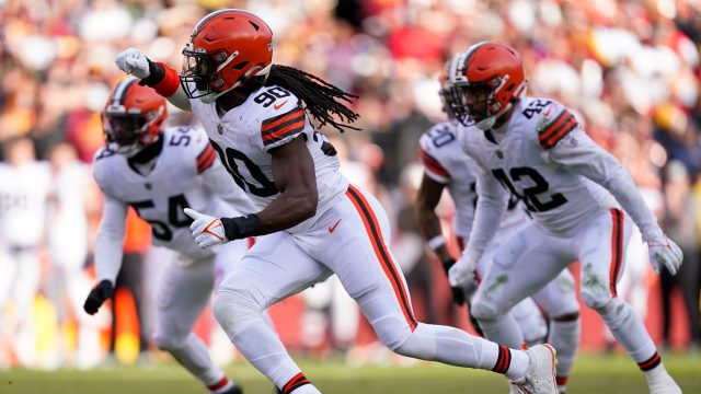 Browns' Jadeveon Clowney emotional in first game back in Houston