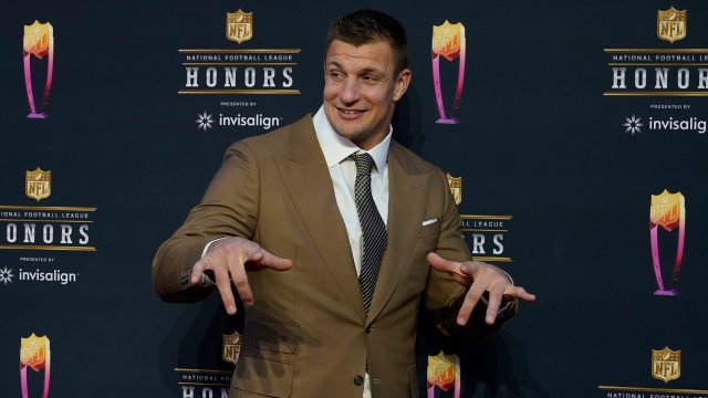 Rob Gronkowski will try a field goal in live Super Bowl ad