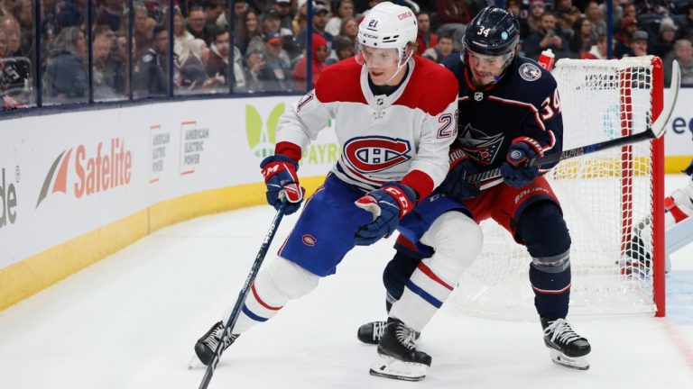 Montreal Canadiens' Kaiden Guhle, left, and Columbus Blue Jackets' Cole Sillinger chase the puck during the second period of an NHL hockey game Thursday, Nov. 17, 2022, in Columbus, Ohio. (Jay LaPrete/AP)