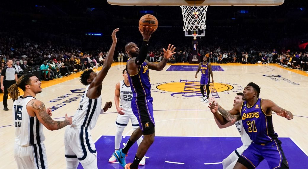 Lakers rally to snap Grizzlies’ winning streak at 11 games