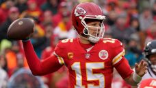 Chiefs&#8217; Mahomes suffers ankle injury, returns in second half vs. Jaguars