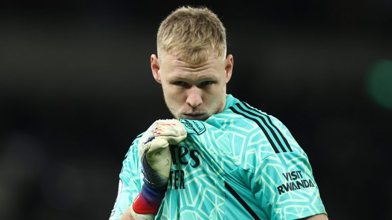 Aaron Ramsdale of Arsenal celebrates winning the game at full time by kissing his badge on his shirt during the Premier League match between Tottenham Hotspur and Arsenal FC at Tottenham Hotspur Stadium on January 15, 2023 in London, United Kingdom. (James Williamson - AMA/Getty Images)