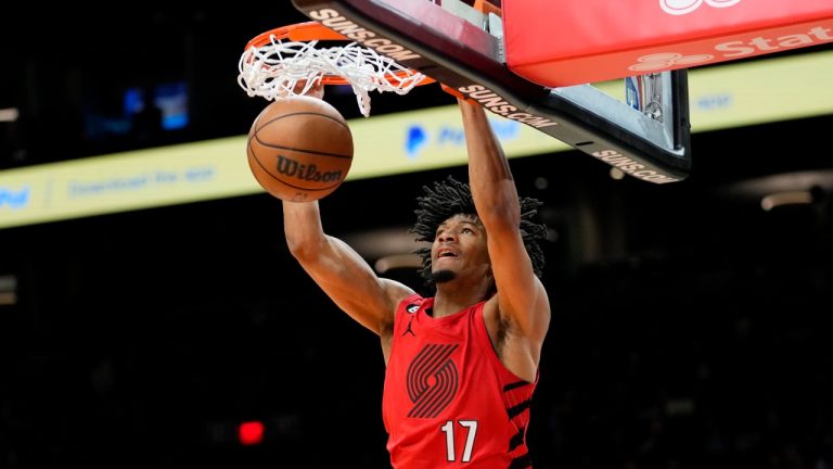 Portland Trail Blazers guard Shaedon Sharpe (17) dunks. (Matt York/AP)