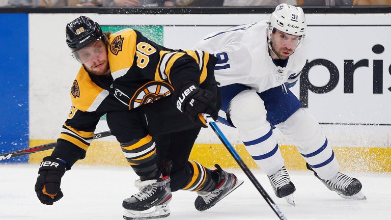 Boston Bruins' David Pastrnak (88) and Toronto Maple Leafs' John Tavares (91) vie for the puck during the third period in Game 5 of an NHL hockey first-round playoff series. (Michael Dwyer/AP)