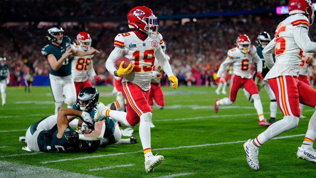 Embarrassing' Refs Blasted by NFL Twitter During Bengals vs. Chiefs AFC  Title Game, News, Scores, Highlights, Stats, and Rumors