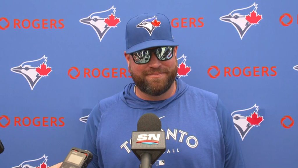 Blue Jays manager John Schneider performs Heimlich on choking woman