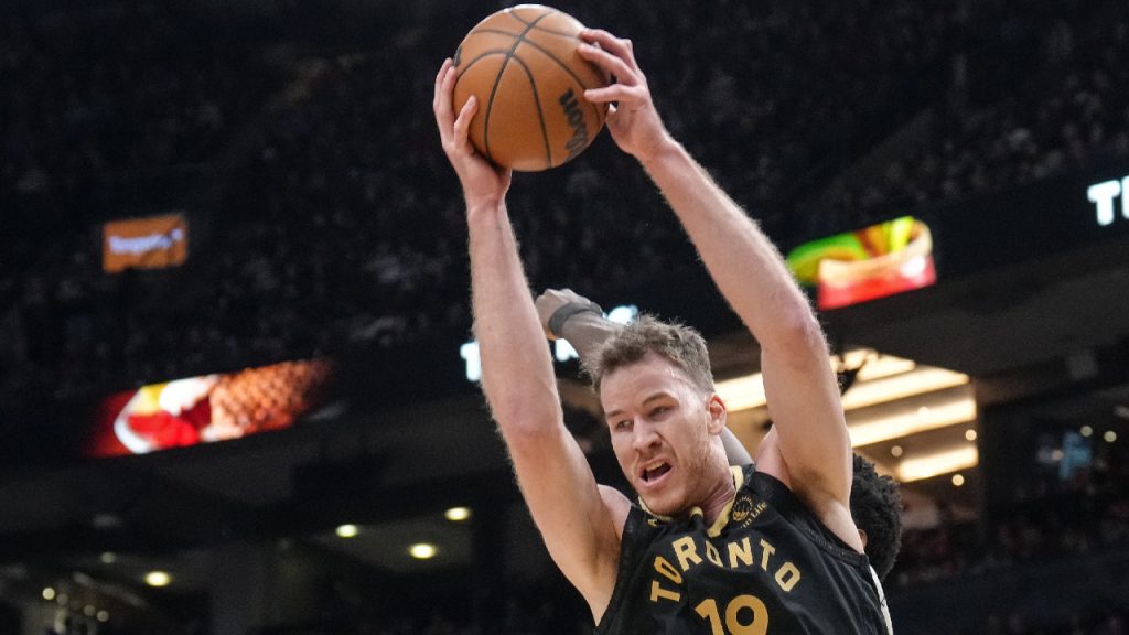 Roundup: Traditional big man Jakob Poeltl is on a tear