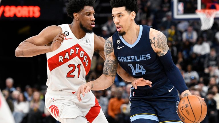  Memphis Grizzlies guard Danny Green handles the ball against Toronto Raptors forward Thaddeus Young in the second half of an NBA basketball game Feb. 5, 2023, in Memphis, Tenn. (Brandon Dill/AP)