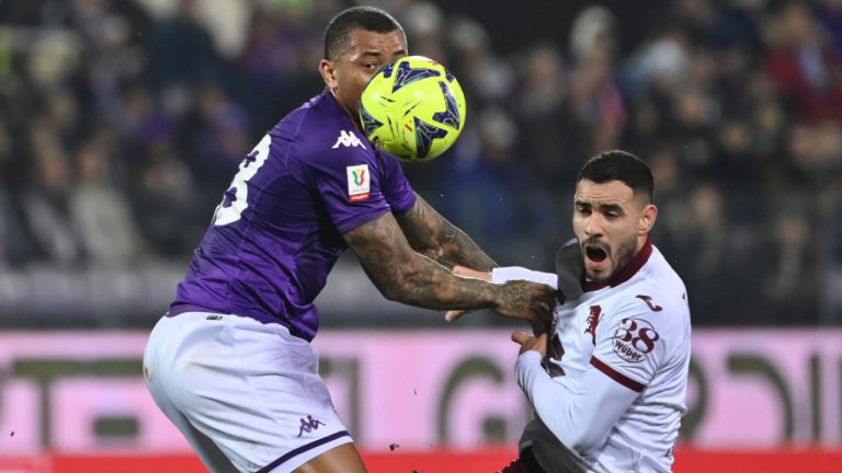 Fiorentina's Riccardo Saponara jumps higher than Torino's Antonio Sanabria to head the ball during the Italian Cup quarterfinal soccer match between Fiorentina and Torino at the Artemio Franchi stadium in Florence, Italy, Wednesday, Feb. 1, 2023. (Massimo Paolone/LaPresse via AP)