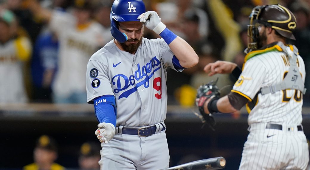 Expected Dodgers SS Lux out for season after knee injury