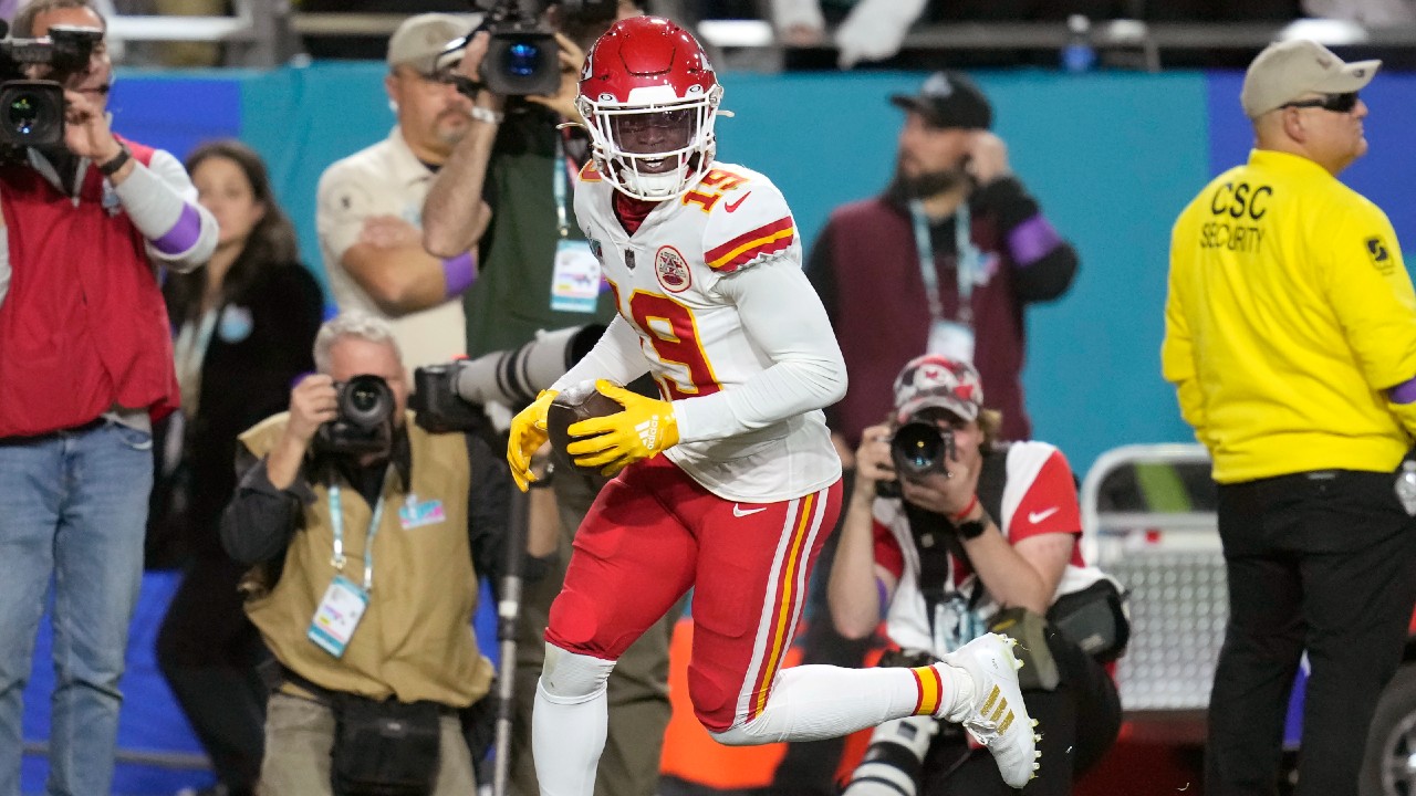 KC Chiefs WRs Smith-Schuster, Toney at Super Bowl practice