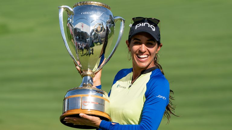 Paula Reto, from South Africa, laughs as she holds the CP Women’s Open trophy, Sunday, August 28, 2022 in Ottawa. (Adrian Wyld/AP)