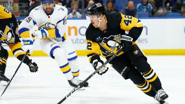 Penguins forward Kasperi Kapanen to arrive in Pittsburgh on