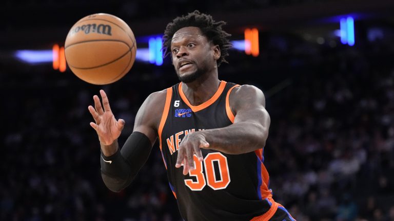 New York Knicks forward Julius Randle (30). (John Minchillo/AP)