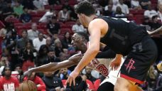 Jimmy Butler&#8217;s final-second dunk lifts Heat over Rockets