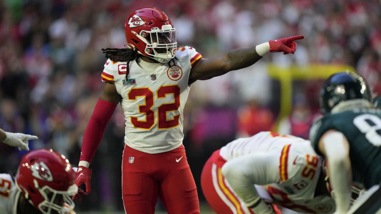 Chiefs vs. Broncos final score, results: KC stays on top in AFC thanks to  scoop-and-score TD