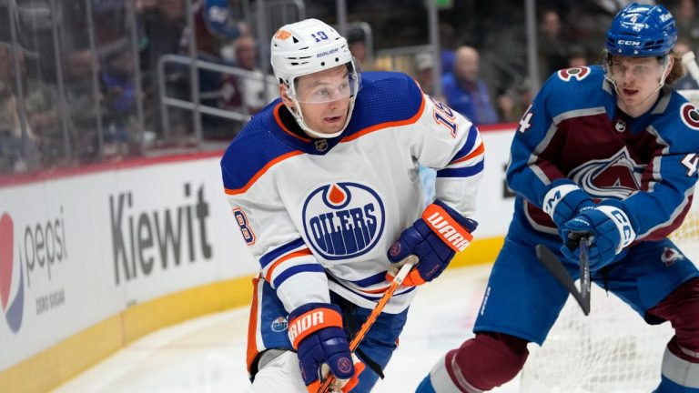 Edmonton Oilers left wing Zach Hyman, left. (David Zalubowski/AP)