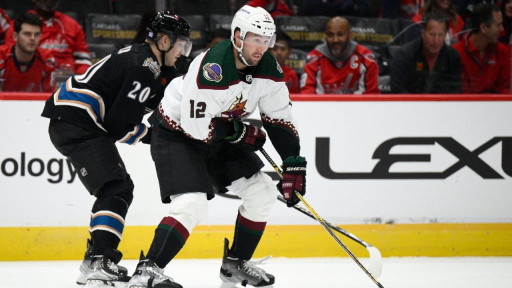 The hopes of Chicago sports rest on Bears QB Justin Fields' arm,  Blackhawks' rookie Connor Bedard's skates