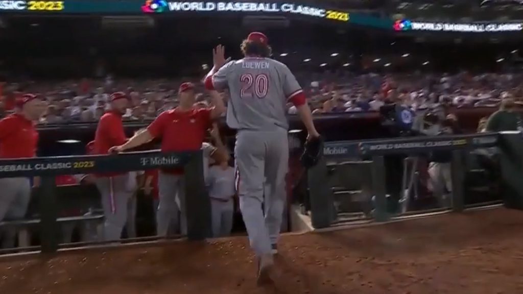 Adam Jones robs home run with unreal catch at WBC (Video)