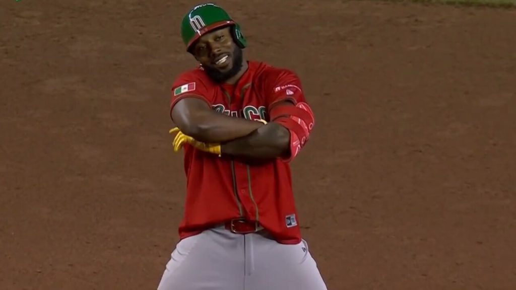 Randy Arozarena MAKES a Catch as Mexico Escape Bases-Loaded Jam