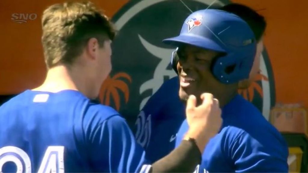 Adam Jones robs home run with unreal catch at WBC (Video)