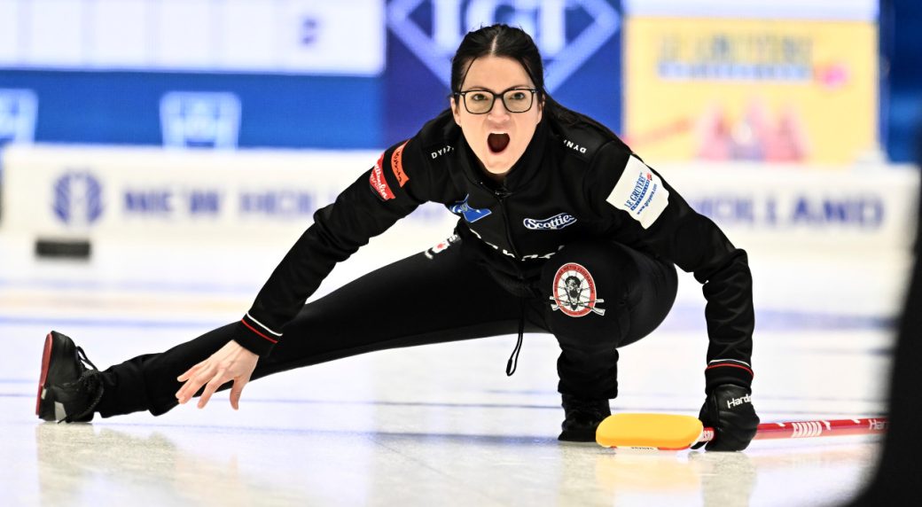 Team Canada women's curling falls in bronze medal game at Pan Continental  in Kelowna - Greater Victoria News