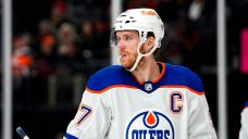 Oilers&#8217; Connor McDavid scores 300th career goal on breakaway vs. Kings