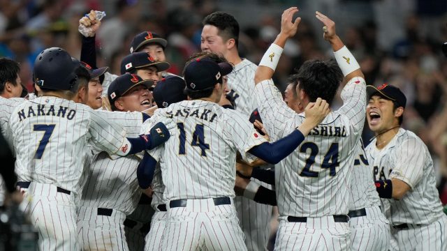 Randy Arozarena ROBS Kazuma Okamoto of a Home Run!, Japan Vs Mexico