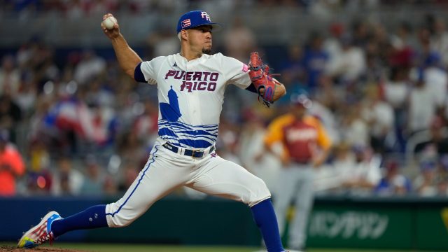 Luis Urías CRUSHES A THREE-RUN homer to give Team Mexico an early lead over  Team Japan! 