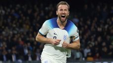 Kane sets scoring record with goal No. 54 in England&#8217;s win over Italy