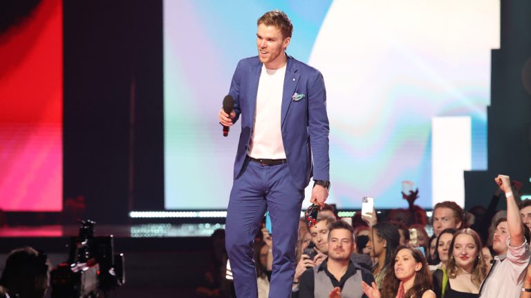 Connor McDavid presents during the Juno Awards in Edmonton. (Timothy Matwey/CP)