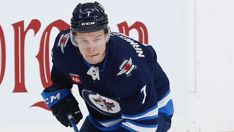 Winnipeg Jets' Vladislav Namestnikov (7) looks to make a pass against the Edmonton Oilers during third period NHL action in Winnipeg, Saturday, March 4, 2023. (John Woods/CP)