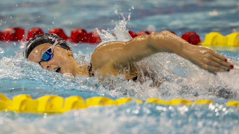 Summer McIntosh of Canada swims on her way to winning the women’s 400m freestyle in World Junior Record time at the FINA Swimming World Cup meet in Toronto on Friday, October 28, 2022. (Frank Gunn/CP)