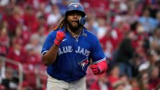 Blue Jays begin season with big splash by winning wild, dramatic opener