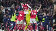 Premier League Roundup: Arsenal stays in control of title race with last-second win