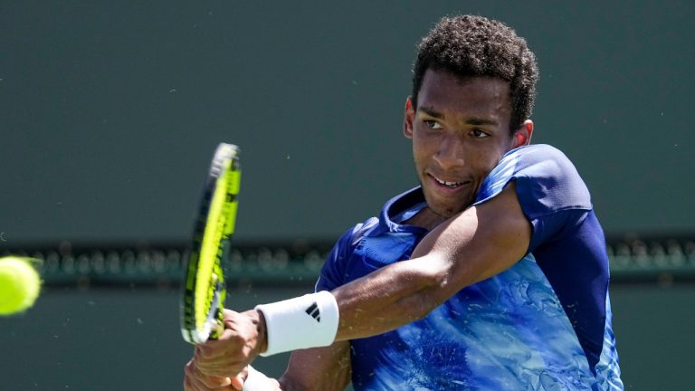 Felix Auger-Aliassime, of Canada, returns to Francisco Cerundolo, of Argentina, at the BNP Paribas Open tennis tournament Monday, March 13, 2023, in Indian Wells, Calif. On Thursday, the Canadian withdrew from the quarterfinals of the Lyon Open due to a shoulder injury (Mark J. Terrill/AP).