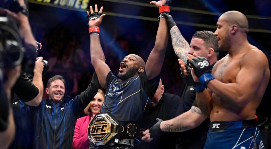 Jon Jones returns to win UFC heavyweight title in first round