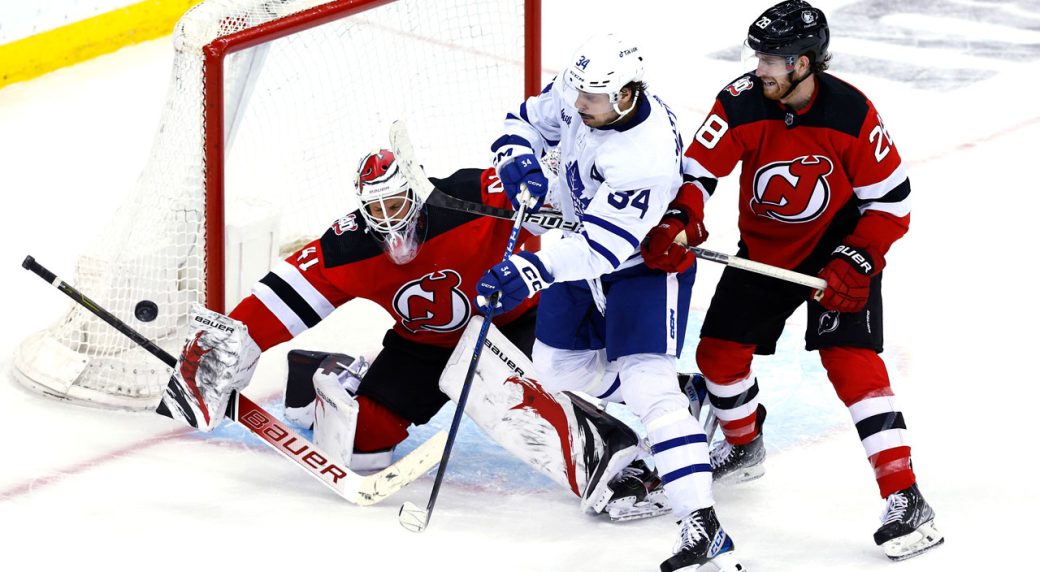 Toronto maple leafs vs new store jersey devils