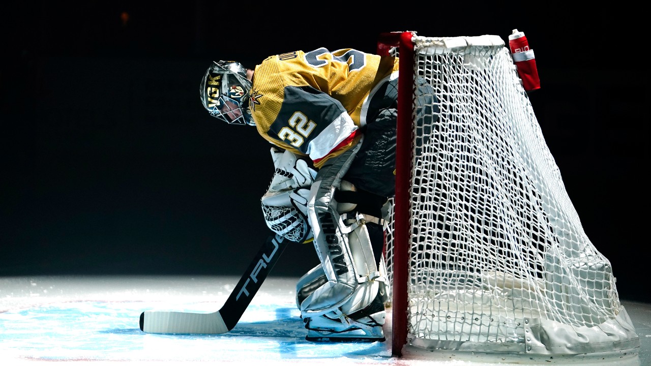 Andersen leaves Hurricanes game after taking shot off mask