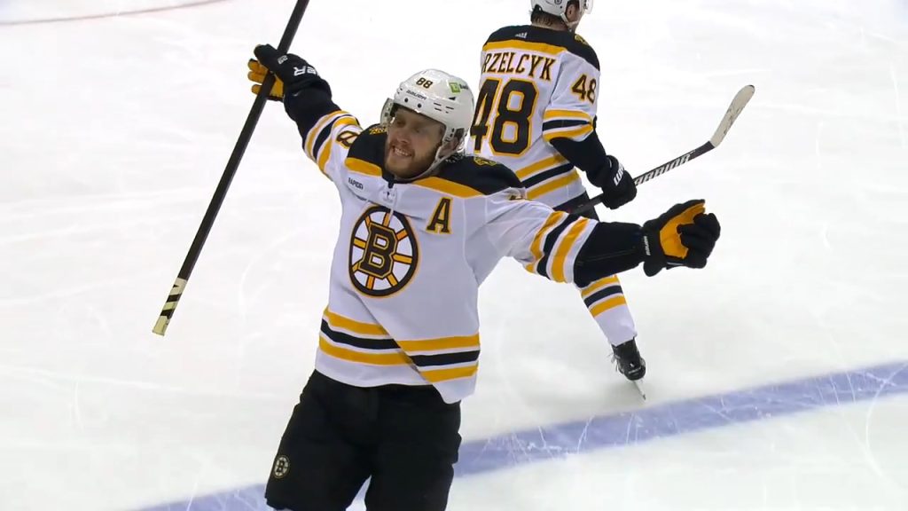 Pastrnak nets hat trick in Bruins' blowout win over Ducks