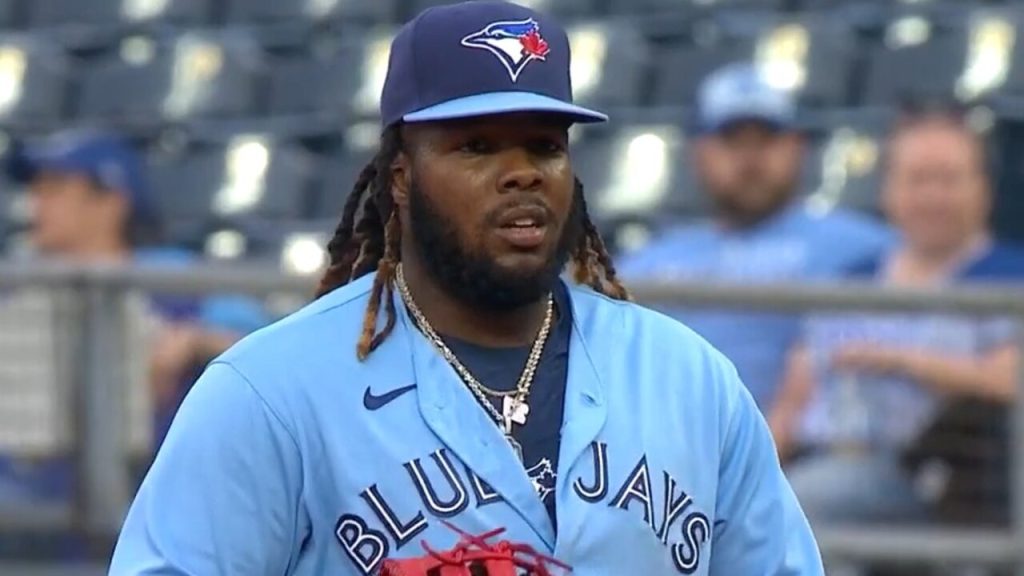 Guerrero Jr.'s diving catch, 09/18/2020