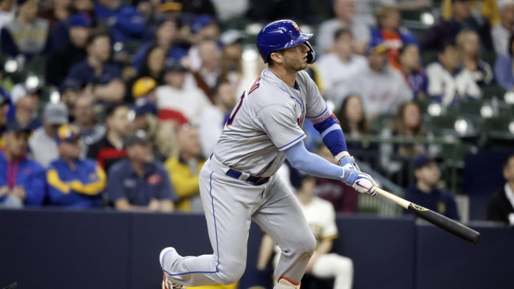 Pete Alonso blast helps power Mets to blowout win over Giants