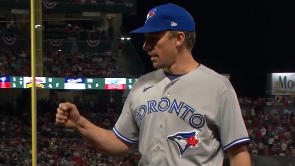 Logan O'Hoppe throws back home run ball as fan at Yankee Stadium