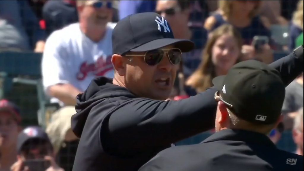 Yankees' Aaron Boone slams table in frustration after team falls